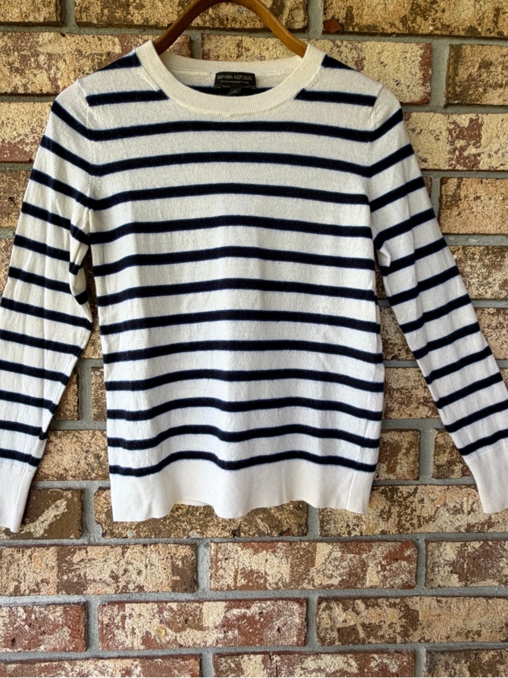 Banana Republic Crew Neck Sweater Size Small 100% Merino Wool Nautical Stripes - Picture 1 of 4